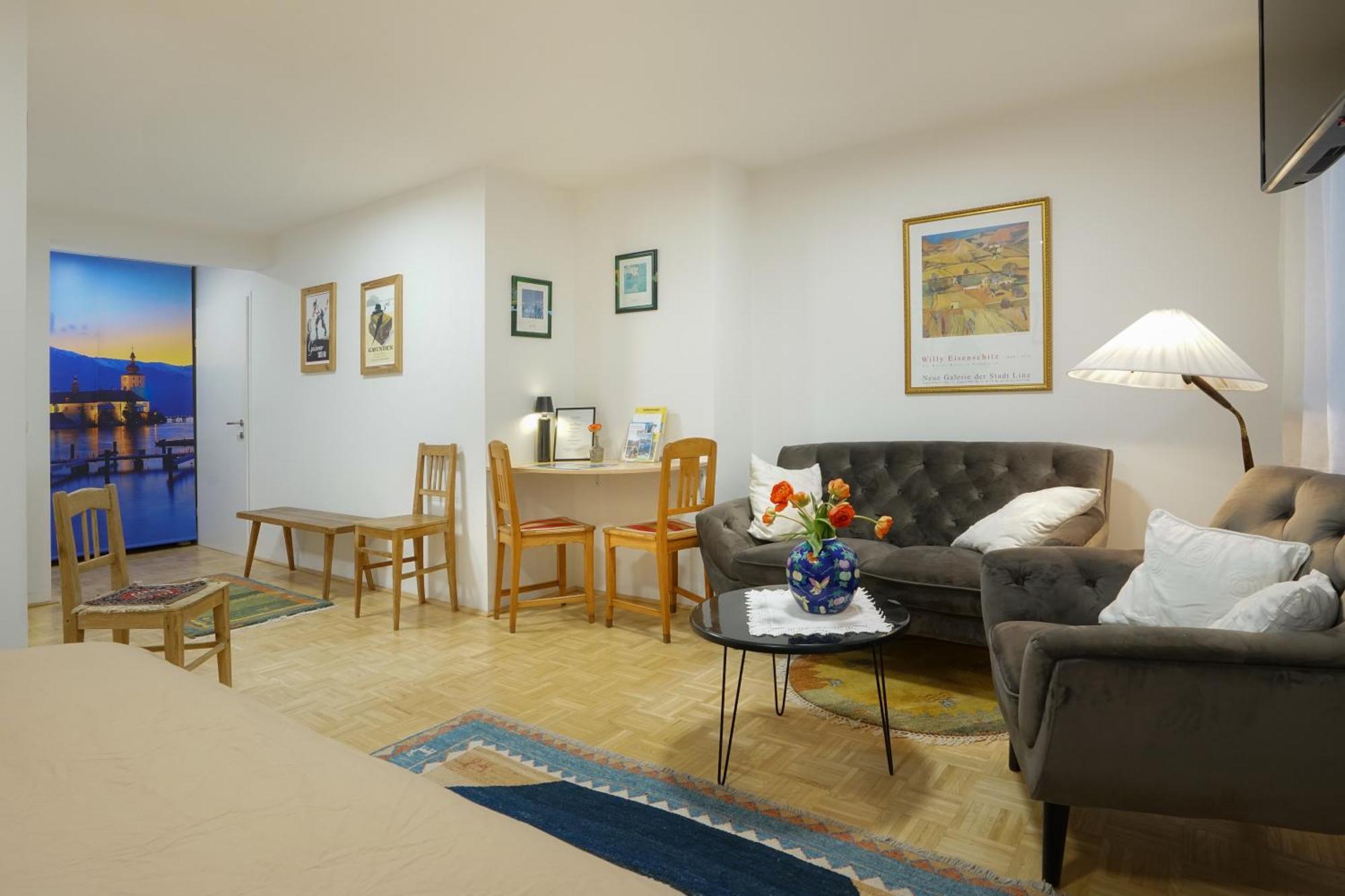 Homely Apartment In The Center With Garden View غموندين المظهر الخارجي الصورة